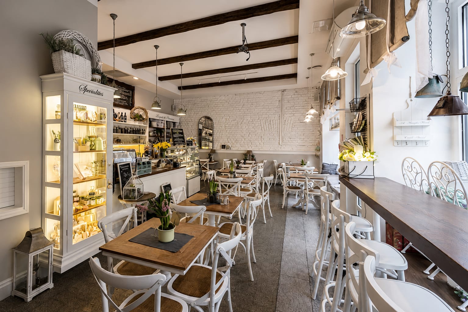 Maison du Café, stoliki