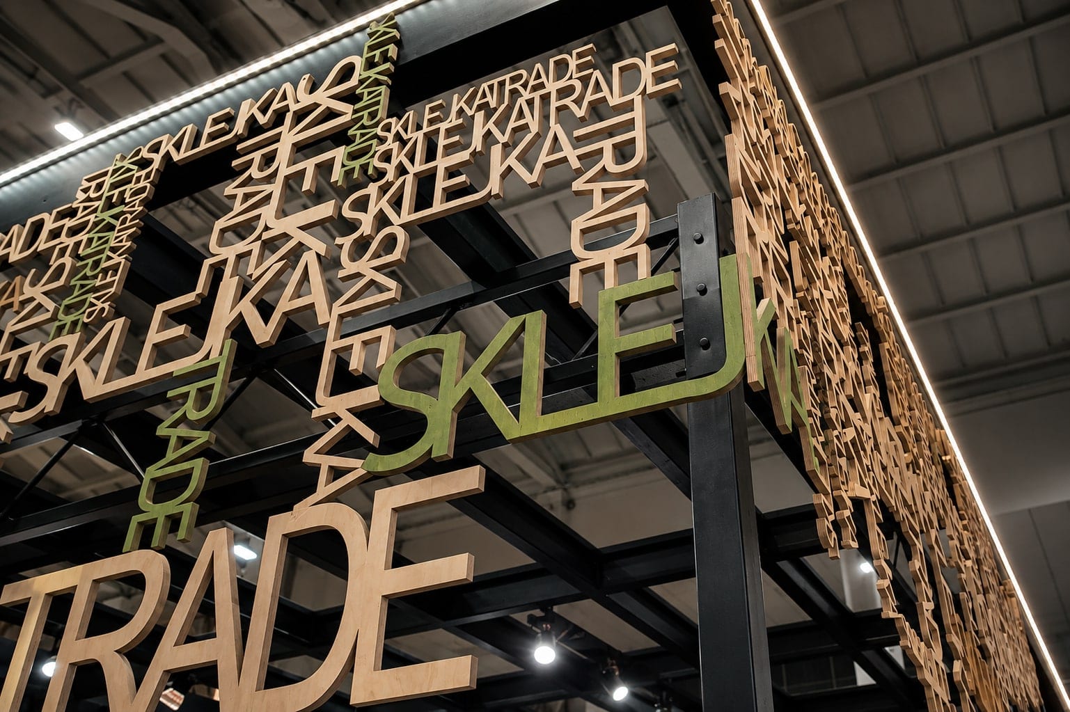 Stoisko Sklejka Trade Budma 2020, meble z warstw sklejki